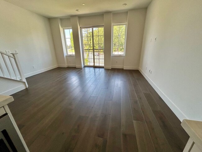 Building Photo - Brand new townhouse, 3 bed / 3 bath, 2 car...