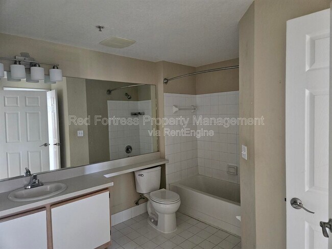 Building Photo - 6360 Aragon Way