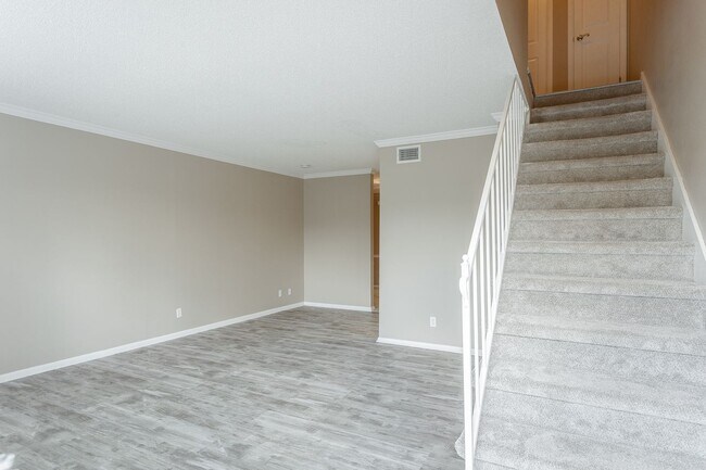 Building Photo - 741 S Germantown Cir