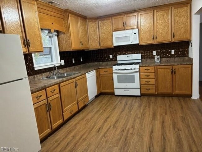 Building Photo - Maple Hall