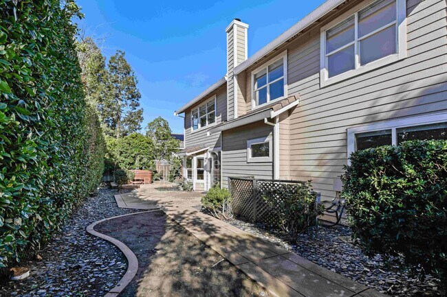 Building Photo - Beautiful Home in Peacock Creek