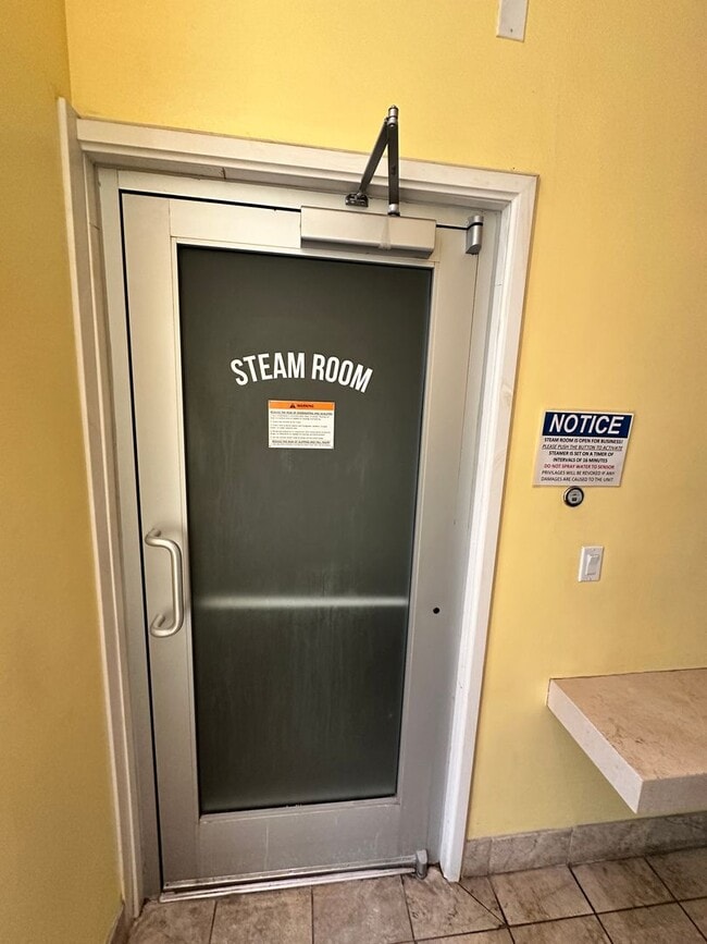 Building Photo - Terrific 2-Bedroom Condo in Guard gated community