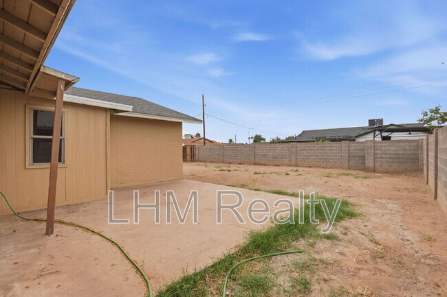 Building Photo - 5321 W Lewis Ave