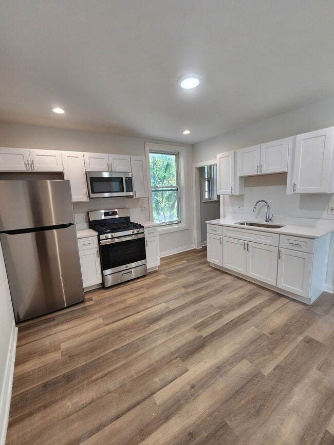 Building Photo - 8900 S Normal Ave