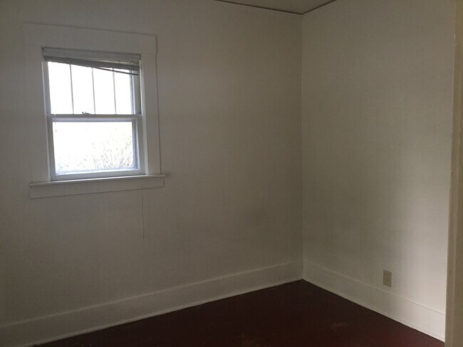 Building Photo - Two Bedroom Home in the Rose Park Neighbor...