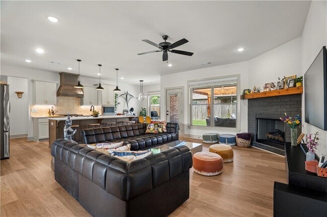 Building Photo - 3200 SW Rosemont Ave