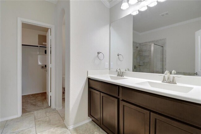 Building Photo - 330 Briar Park Dr