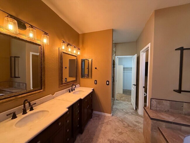 Building Photo - 6602 W Molly Ln