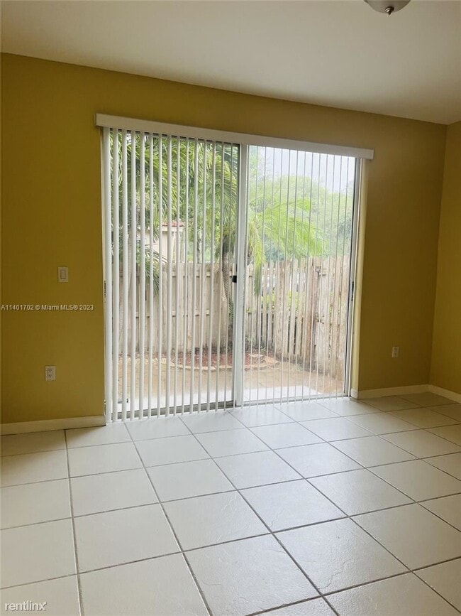Building Photo - 3 br, 2.5 bath Townhome - 7661 S Southwood...