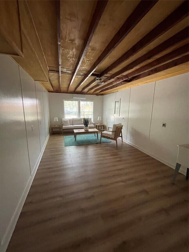 Building Photo - 1409 Elton Ln