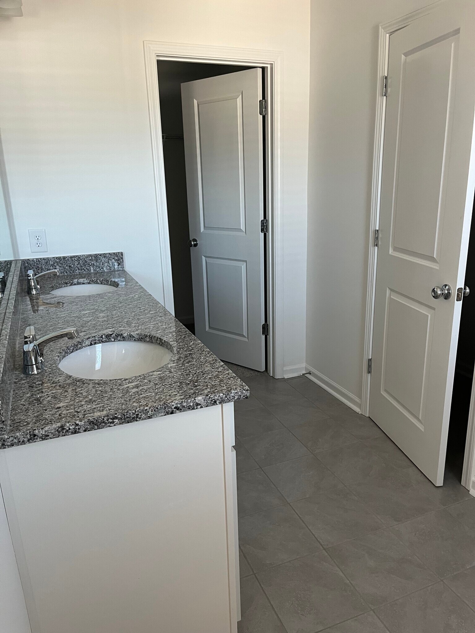 Master Double Vanity - 3632 Pamlico St