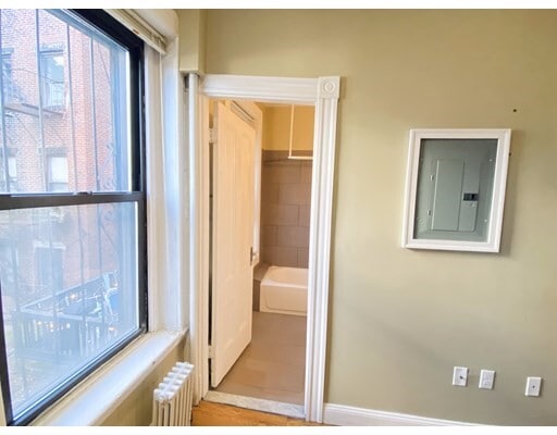 Building Photo - 69 Phillips St