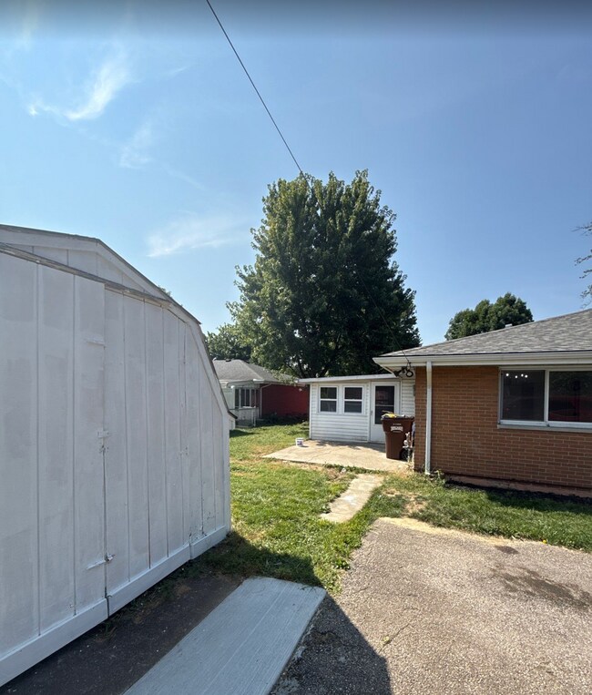 Building Photo - 2200 Yorkshire Pl