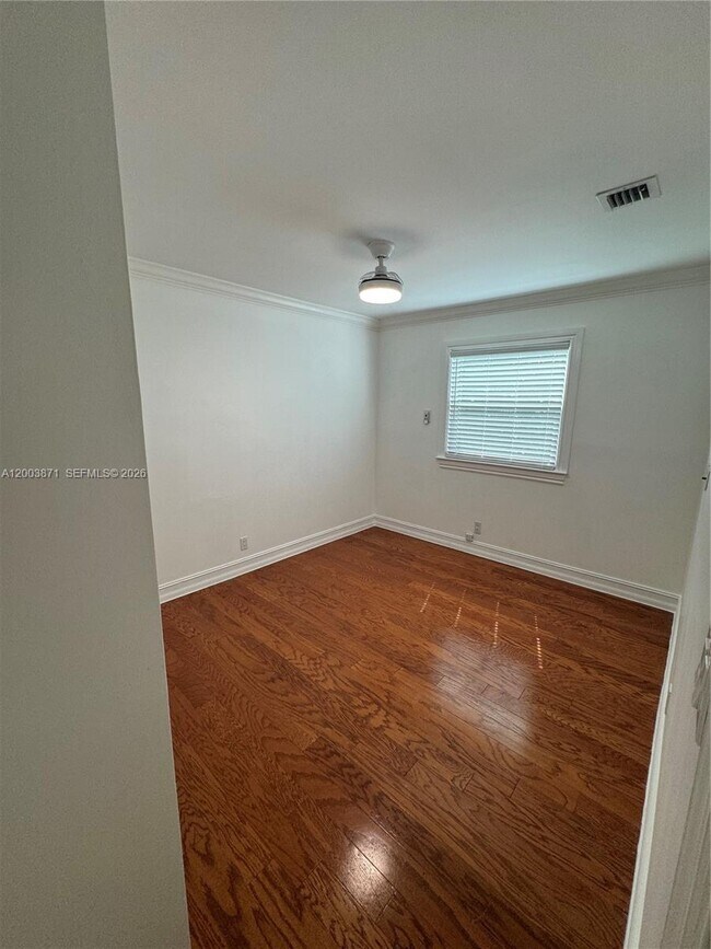 Building Photo - 3920 Woodside Dr