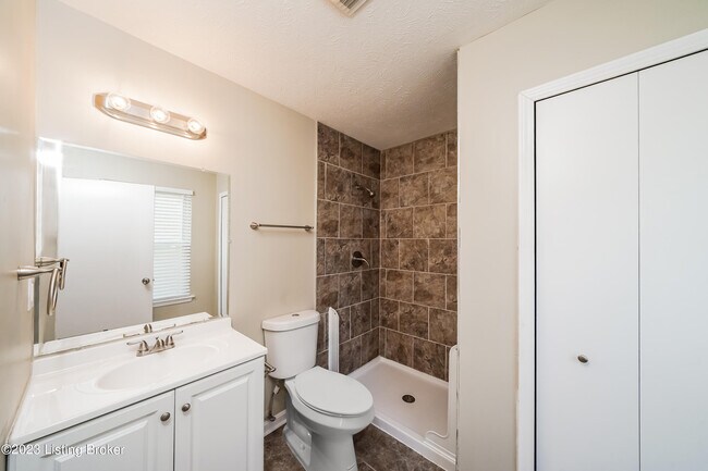 Building Photo - 3702 Bartlett Ct