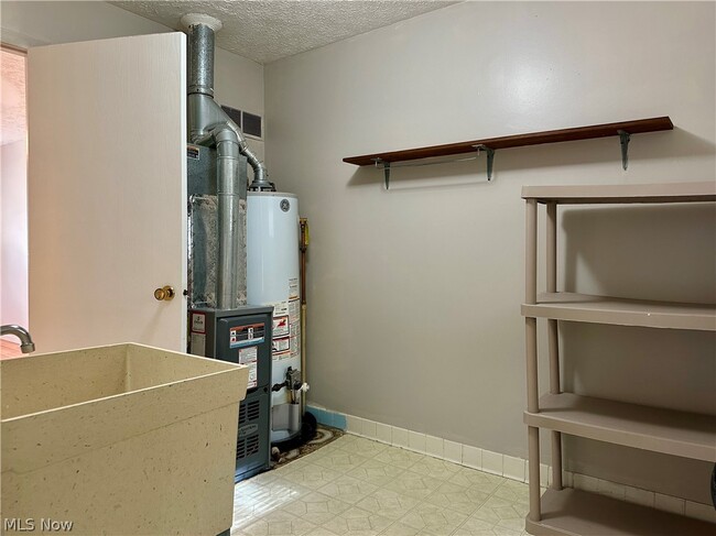 Building Photo - 4827 Dunsmore Ave