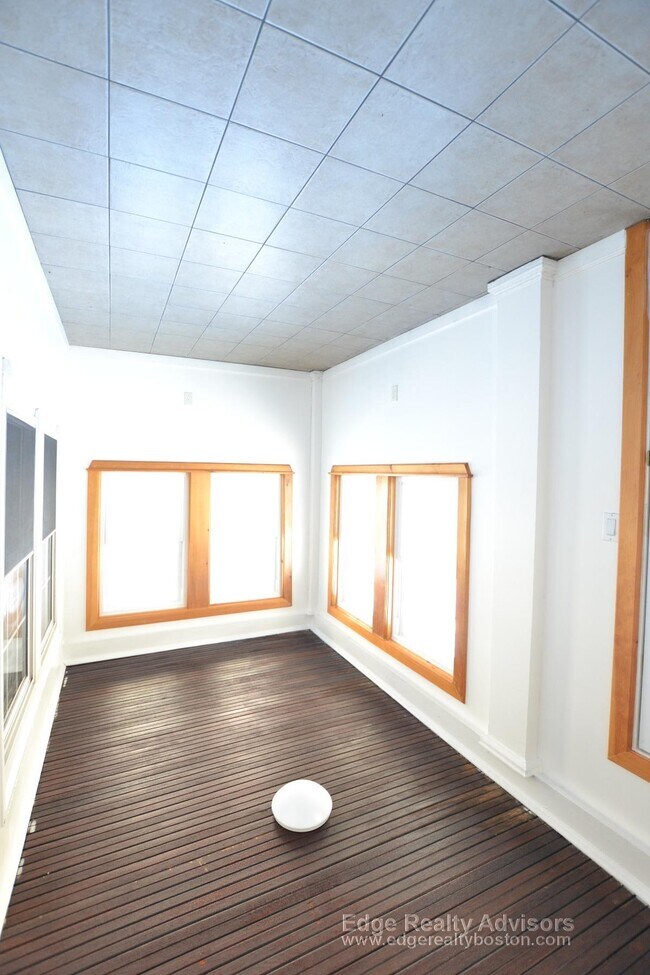 Building Photo - 94 Bennett St