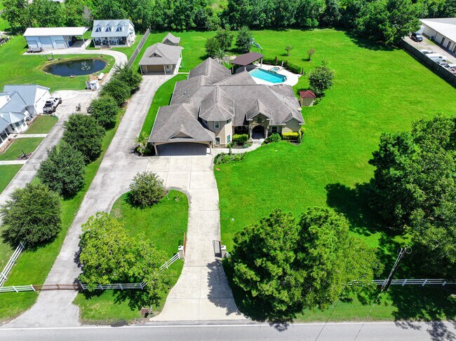 Building Photo - 9436 Hufsmith Rd