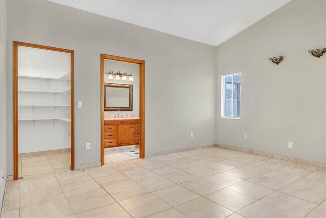 Building Photo - 2505 Kingston Ct