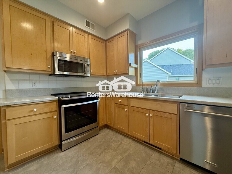 Building Photo - 9536 Windflower Pl N