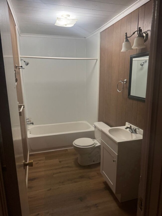 Building Photo - 606-608 Sherman St