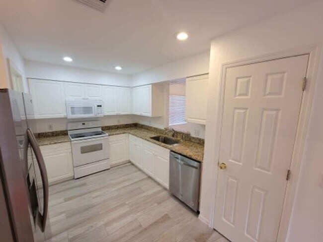 Building Photo - Ready for you to call home!