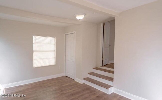 Building Photo - 846 Baker Ave