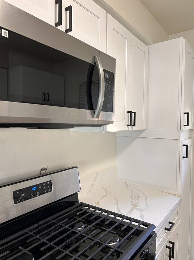 Building Photo - 7010 Jordan Ave