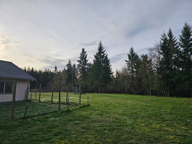 Building Photo - 4 Bedroom Home in Mountain Vista Community!