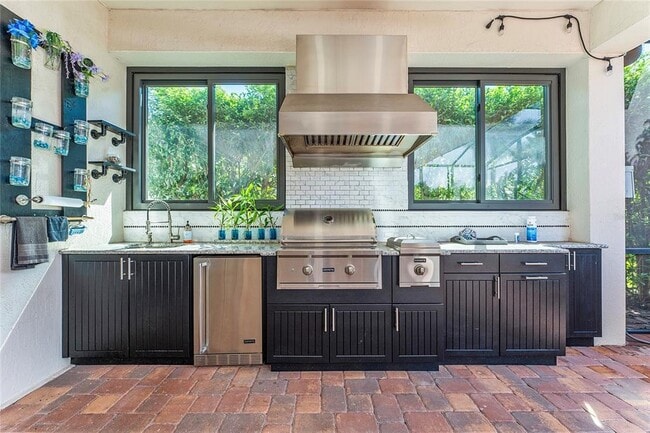 Building Photo - 4904 W Fountainwood Dr