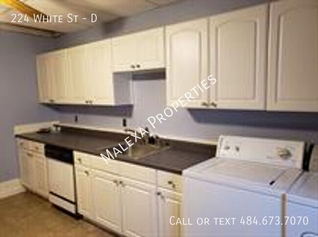 Building Photo - 224 White St