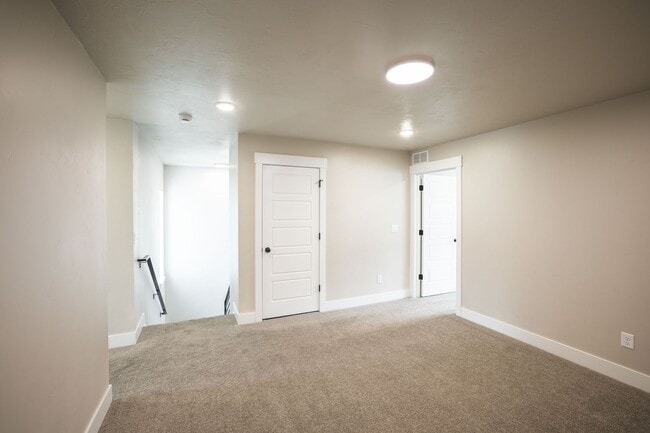 Building Photo - MODERN 4 BED 3 BATH TOWNHOME IN SUGAR CITY