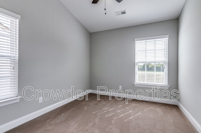 Building Photo - 359 Halton Crossing Dr SW