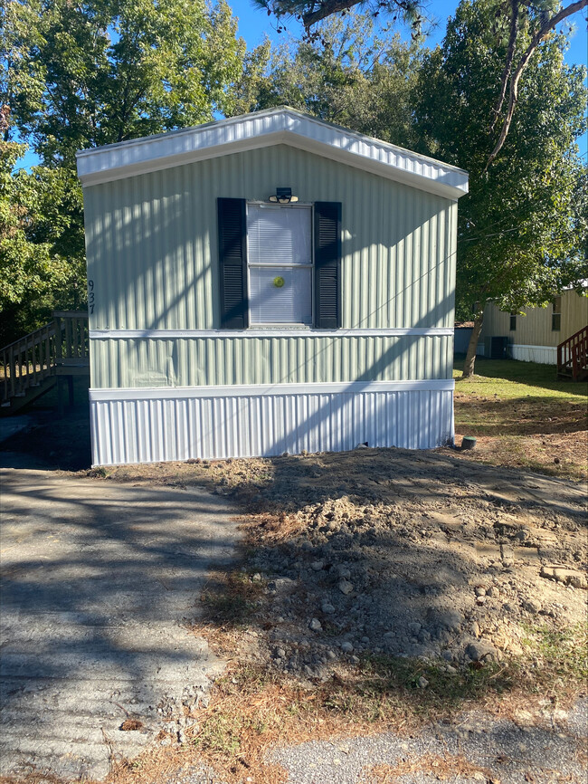 Building Photo - 937 McFadden St