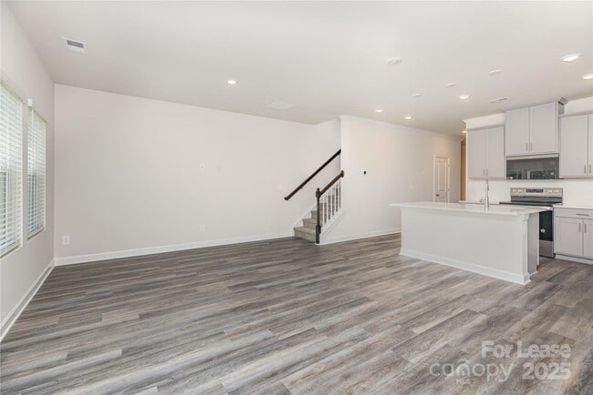 Building Photo - 4135 Smt Wds Dr