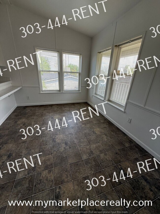 Building Photo - Spacious 3 Bedrooms and 2 bathroom home!!!