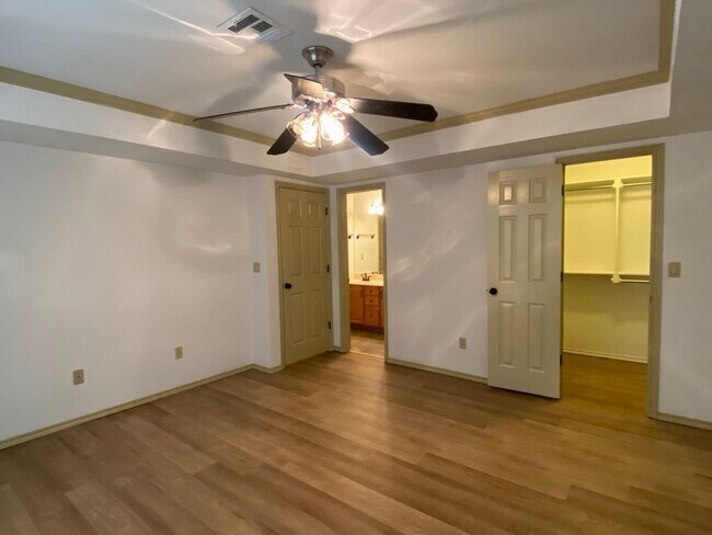 Building Photo - 4 Bedroom With Downstairs Master Bed