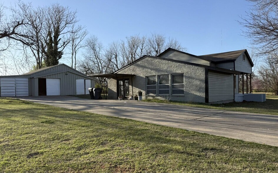 Building Photo - 6521 N Lottie Ave