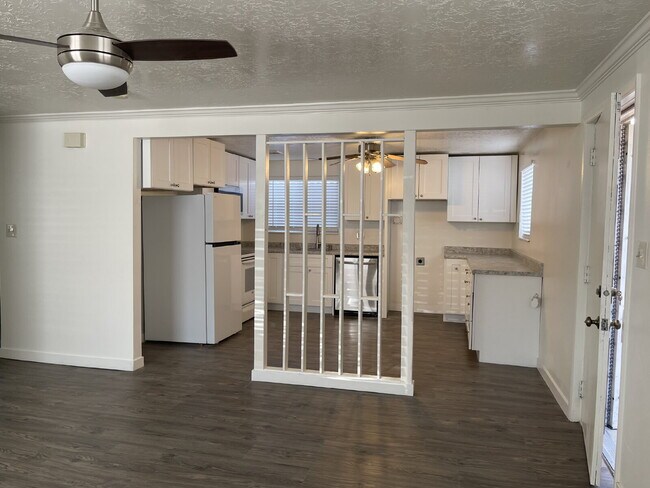 Building Photo - 510 E 500 S