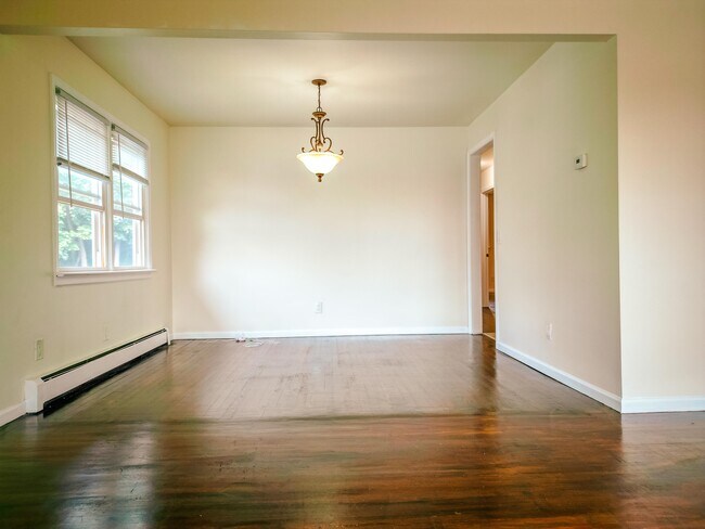 Building Photo - 104 Eastern Way