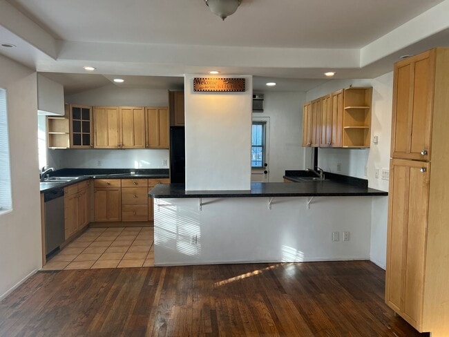 Building Photo - Midtown Ventura Charming 3+2 bedroom home ...