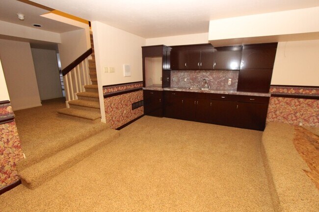 Building Photo - 3333 Deer Hollow Dr