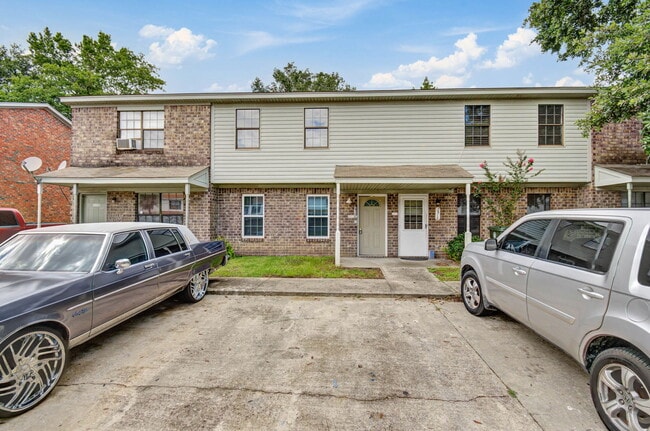 Building Photo - 2318 Applebee Way