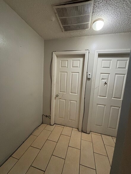 Building Photo - 2428 Statz St