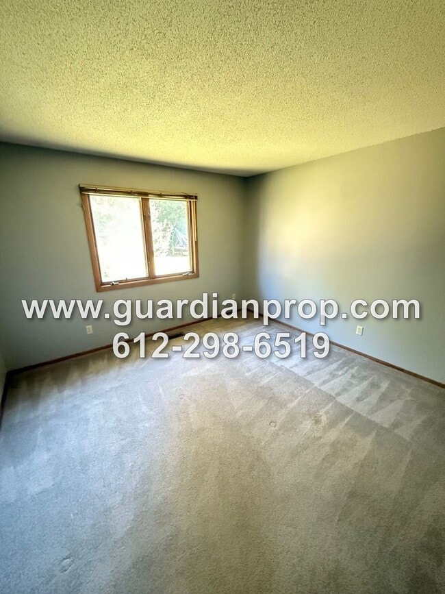 Building Photo - Rambler with Open Floor Plan Available Now...