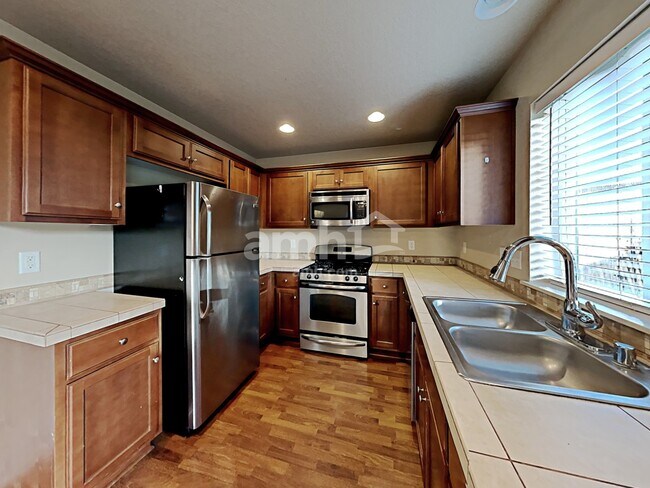 Building Photo - 809 NE 115th Cir