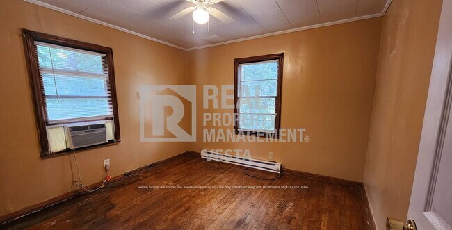 Building Photo - 2804 Skyline Dr