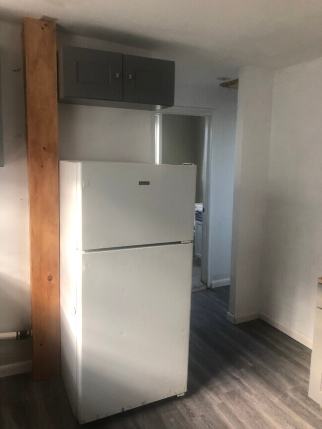 Building Photo - 146 Plymouth St