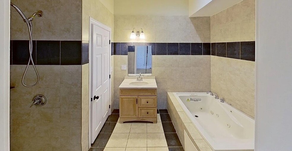 Building Photo - 9 Landor Rd