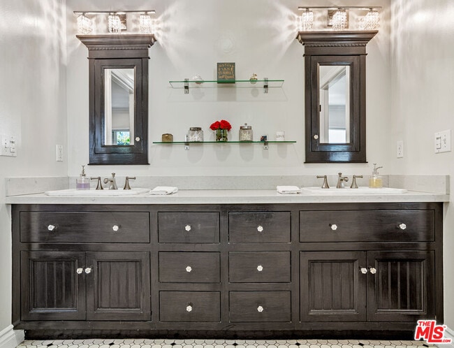 Building Photo - 4537 Agnes Ave